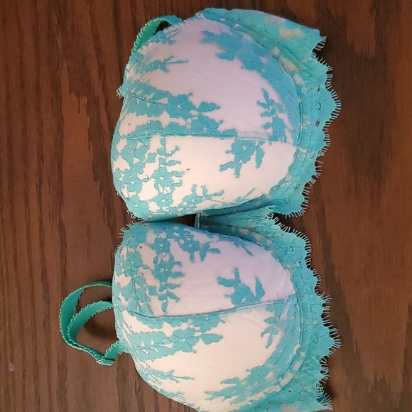 VS non pushup bra - Picture 4 of 5